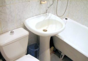 Установка раковины тюльпан в ванной в Рубцовске